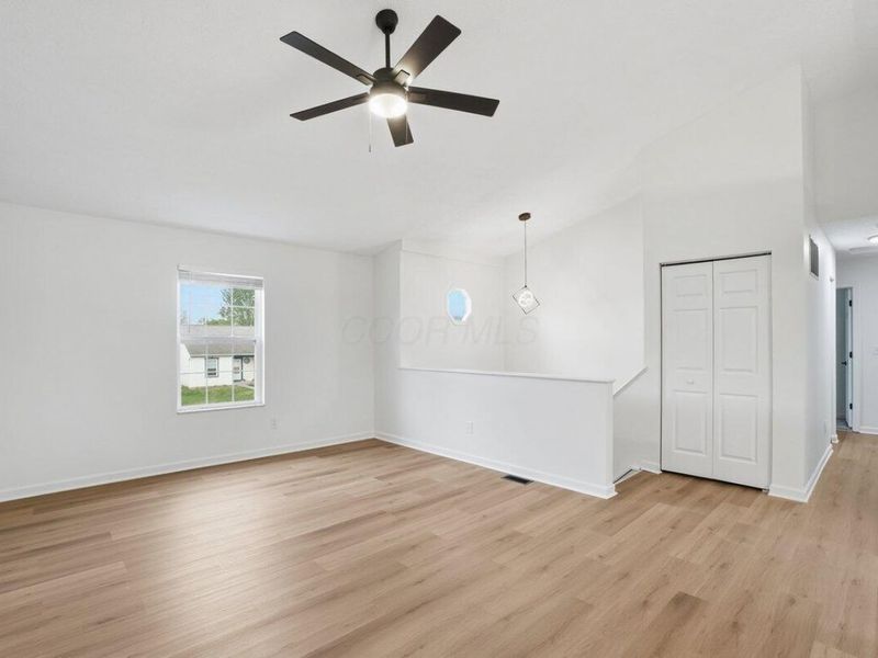 343 Oak Village Drive, Columbus, OH 43207 Photo 8