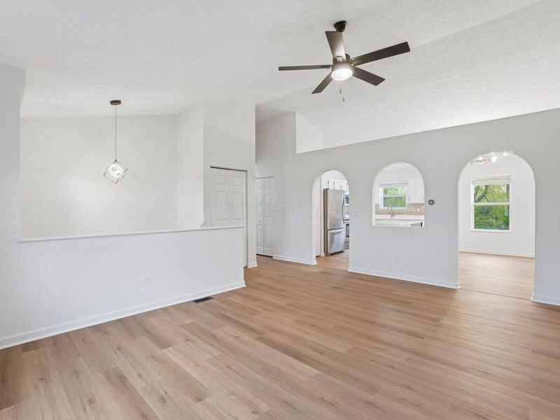 343 Oak Village Drive, Columbus, OH 43207 Photo 9