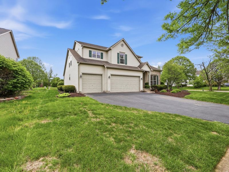 6239 Pirthshire Street , Dublin, OH 43016 Photo 3