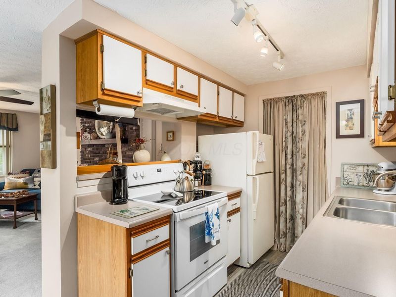 708 Cherry Hollow Road, Unit # A, Columbus, OH 43228 Photo 12