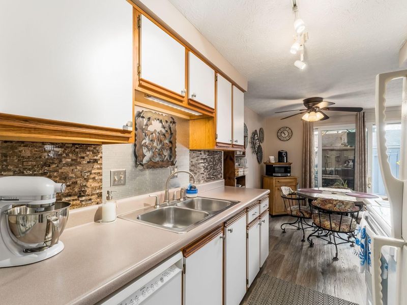 708 Cherry Hollow Road, Unit # A, Columbus, OH 43228 Photo 16