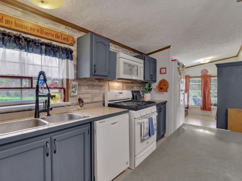 8405 Friendship Drive, New Concord, OH 43762 Photo 14