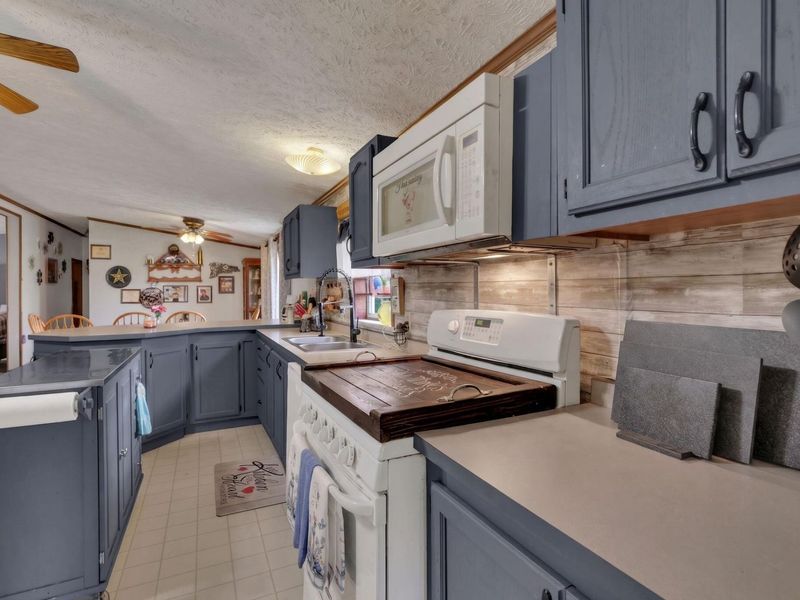 8405 Friendship Drive, New Concord, OH 43762 Photo 17