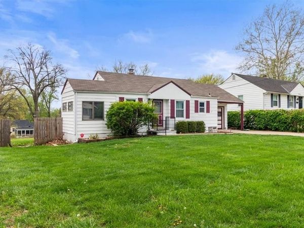 9601 E 68th Street, Raytown, MO 64133