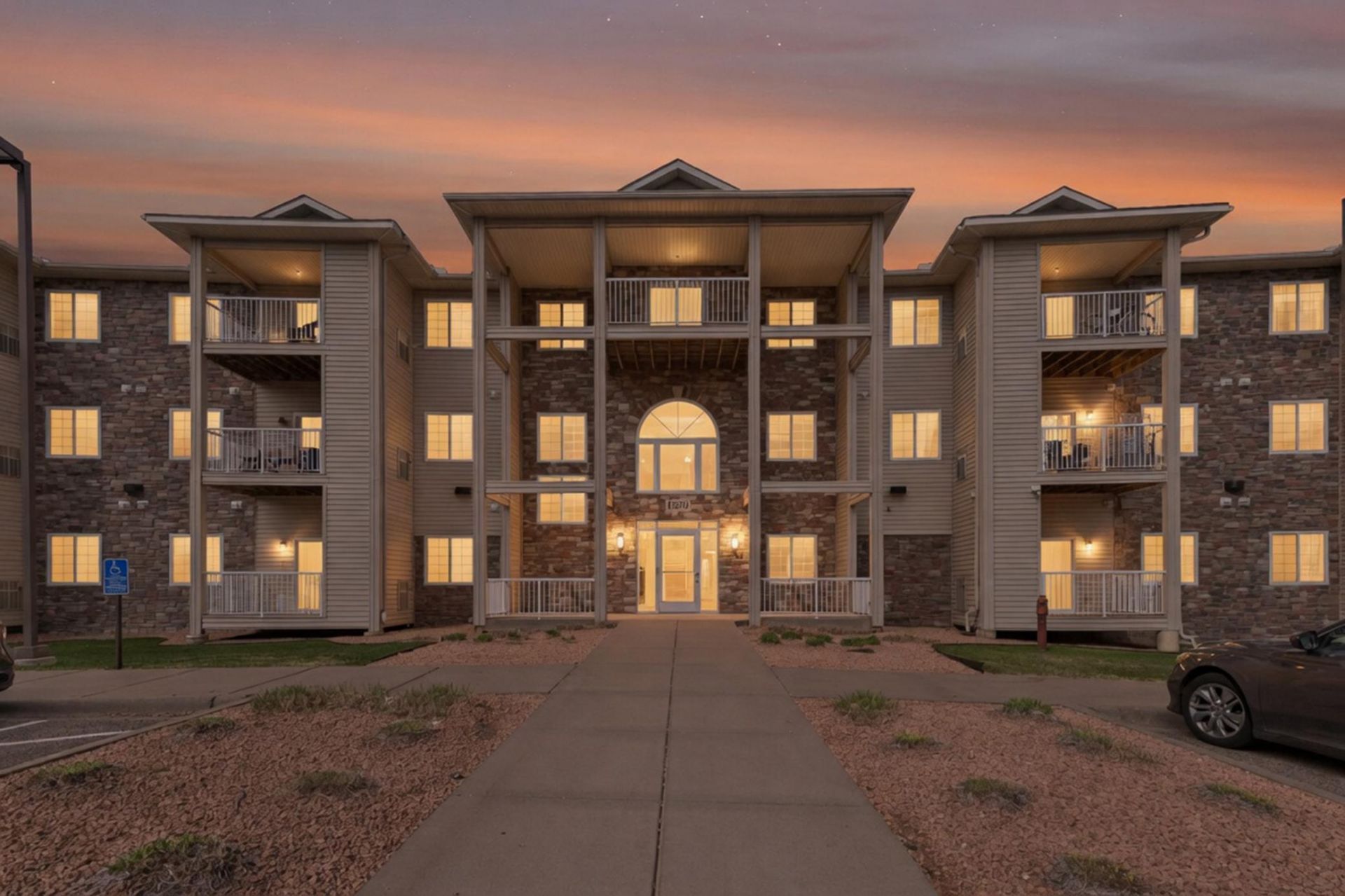 1590 Parkwood Drive, Woodbury, MN 55125