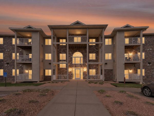 1590 Parkwood Drive, Unit 207, Woodbury, MN 55125