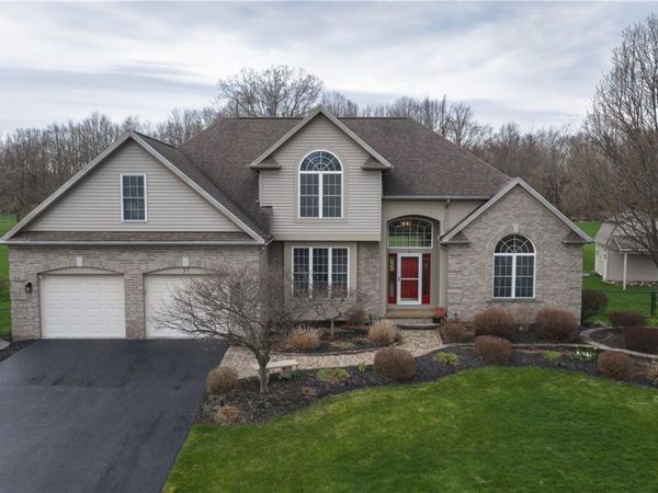 57 Winding Country Lane , Spencerport, NY 14559