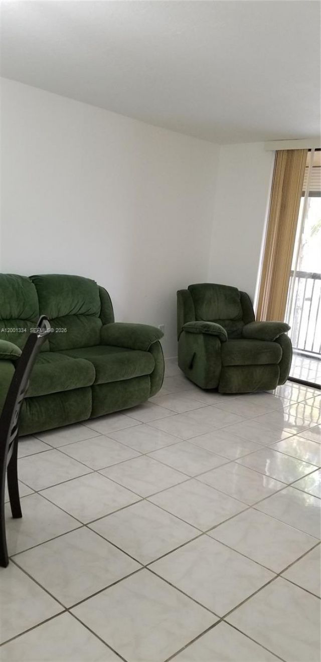 14201 N Kendall Dr, Unit 212-D, Miami, FL 33186 Photo