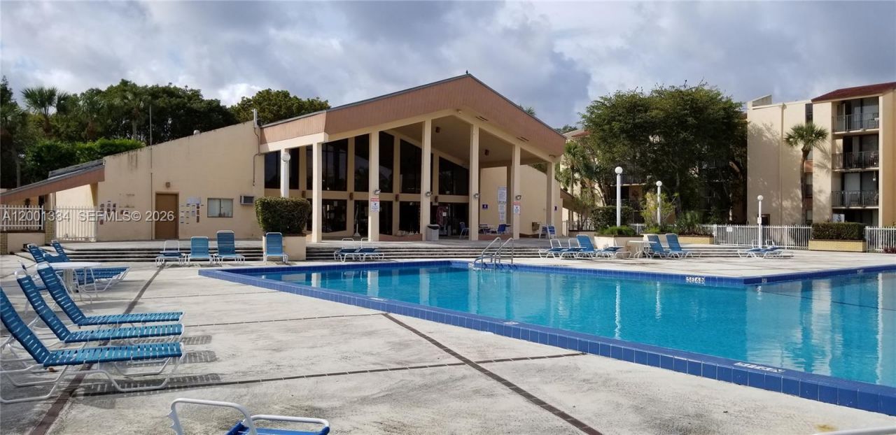 14201 N Kendall Dr, Unit 212-D, Miami, FL 33186 Photo