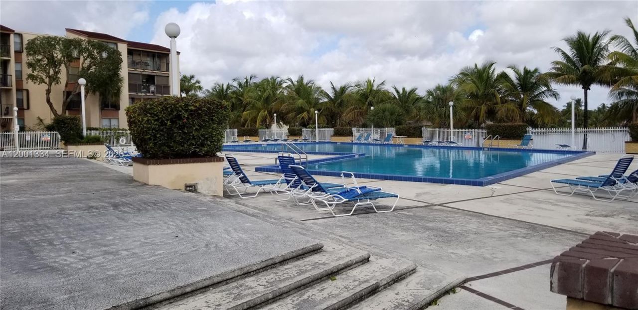 14201 N Kendall Dr, Unit 212-D, Miami, FL 33186 Photo