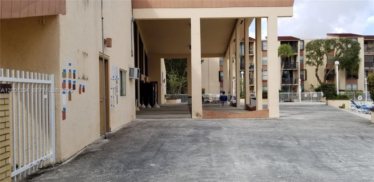 14201 N Kendall Dr, Unit 212-D, Miami, FL 33186 Photo