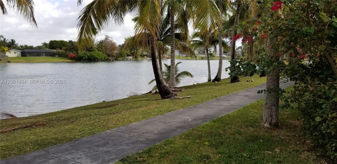 14201 N Kendall Dr, Unit 212-D, Miami, FL 33186 Photo