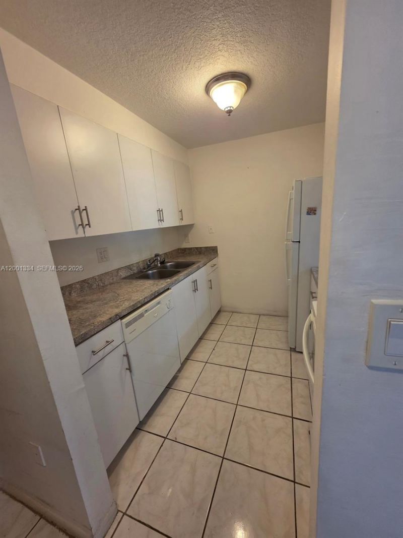 14201 N Kendall Dr, Unit 212-D, Miami, FL 33186 Photo