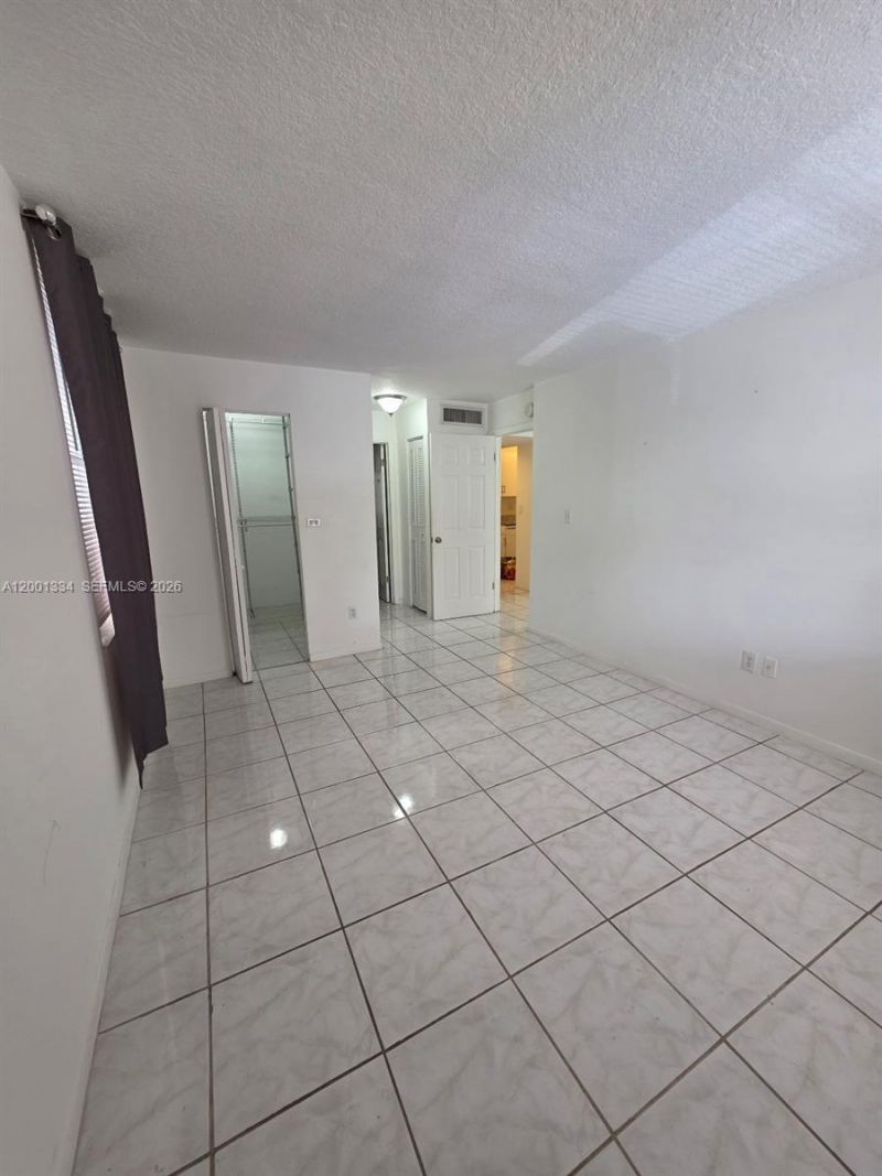 14201 N Kendall Dr, Unit 212-D, Miami, FL 33186 Photo