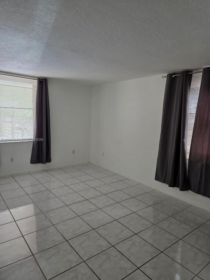14201 N Kendall Dr, Unit 212-D, Miami, FL 33186 Photo
