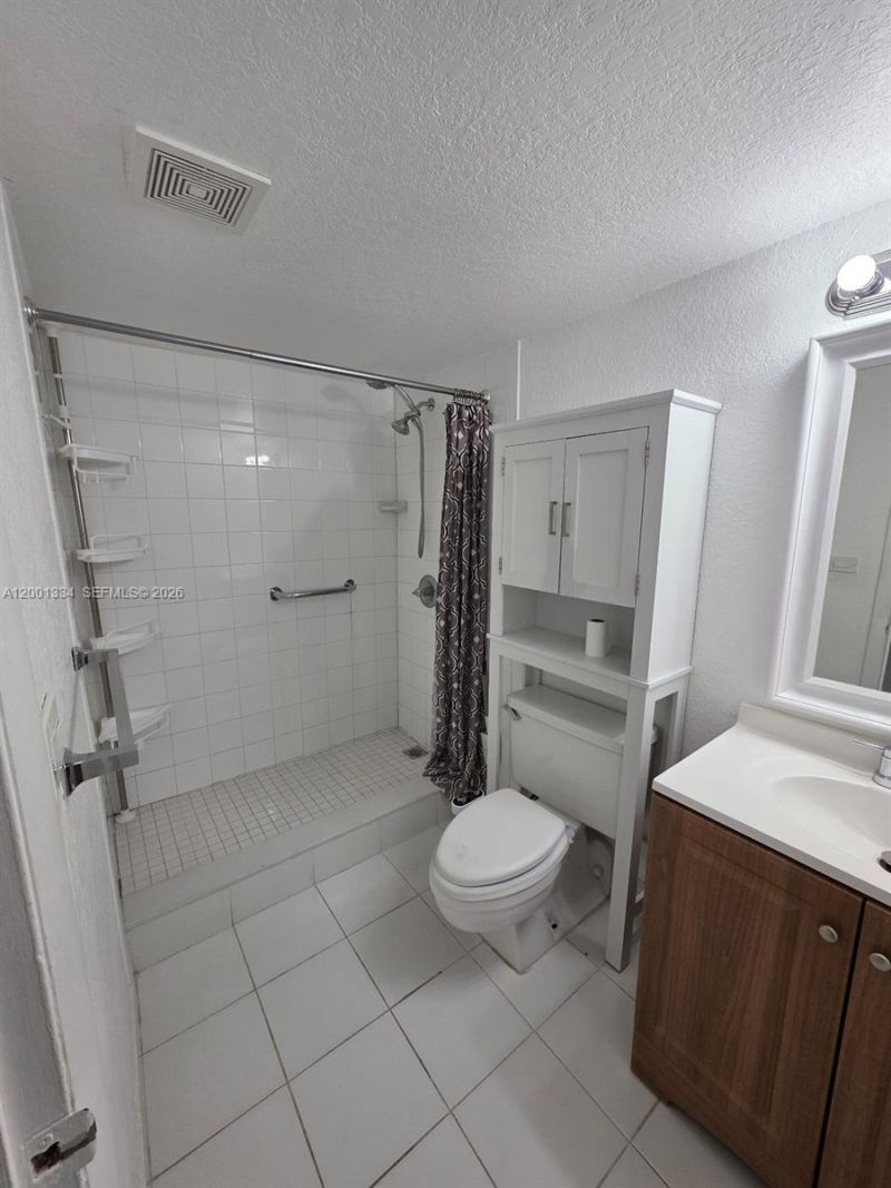 14201 N Kendall Dr, Unit 212-D, Miami, FL 33186 Photo