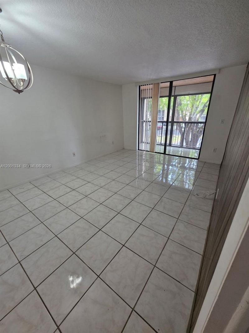 14201 N Kendall Dr, Unit 212-D, Miami, FL 33186 Photo