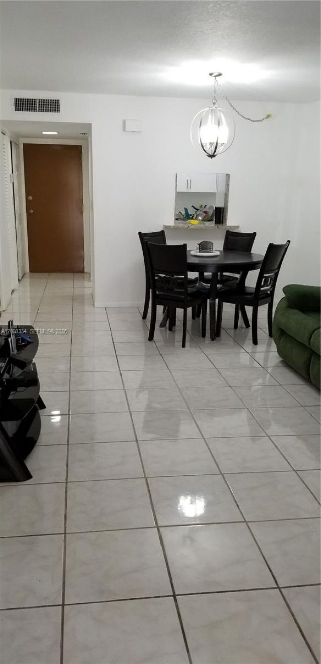 14201 N Kendall Dr, Unit 212-D, Miami, FL 33186 Photo