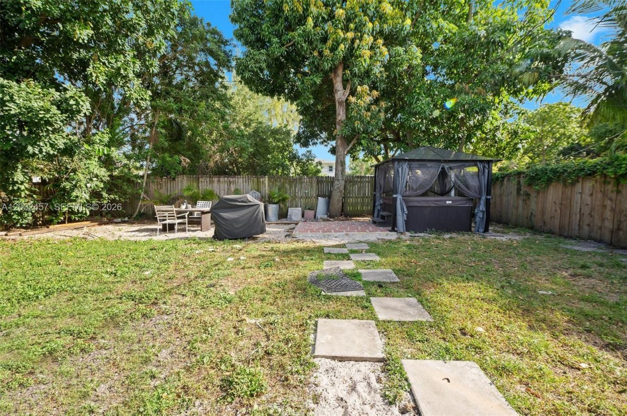 2410 Jackson St, Hollywood, FL 33020 Photo