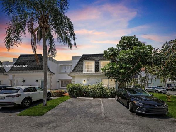 903 NE 27th Ave, Unit 903, Hallandale Beach, FL 33009