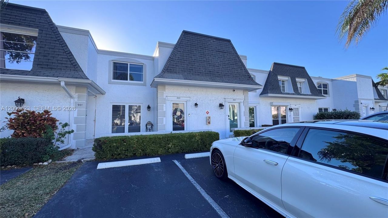 903 NE 27th Ave, Unit 903, Hallandale Beach, FL 33009 Photo