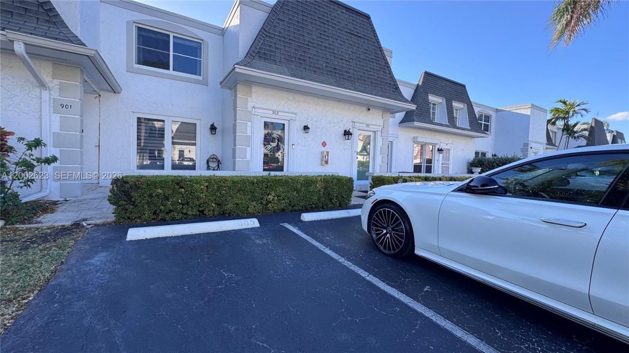 903 NE 27th Ave, Unit 903, Hallandale Beach, FL 33009 Photo