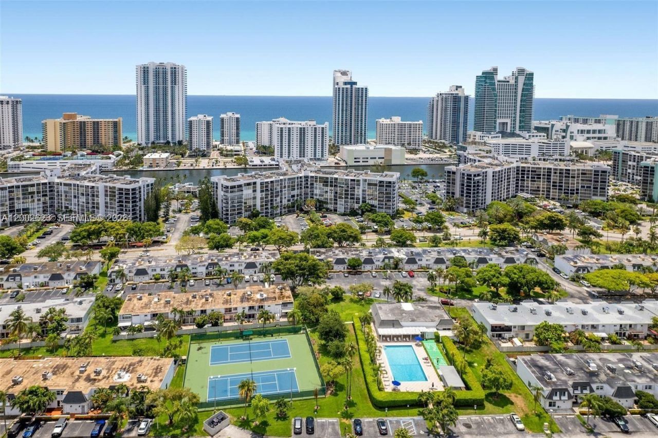 903 NE 27th Ave, Unit 903, Hallandale Beach, FL 33009 Photo