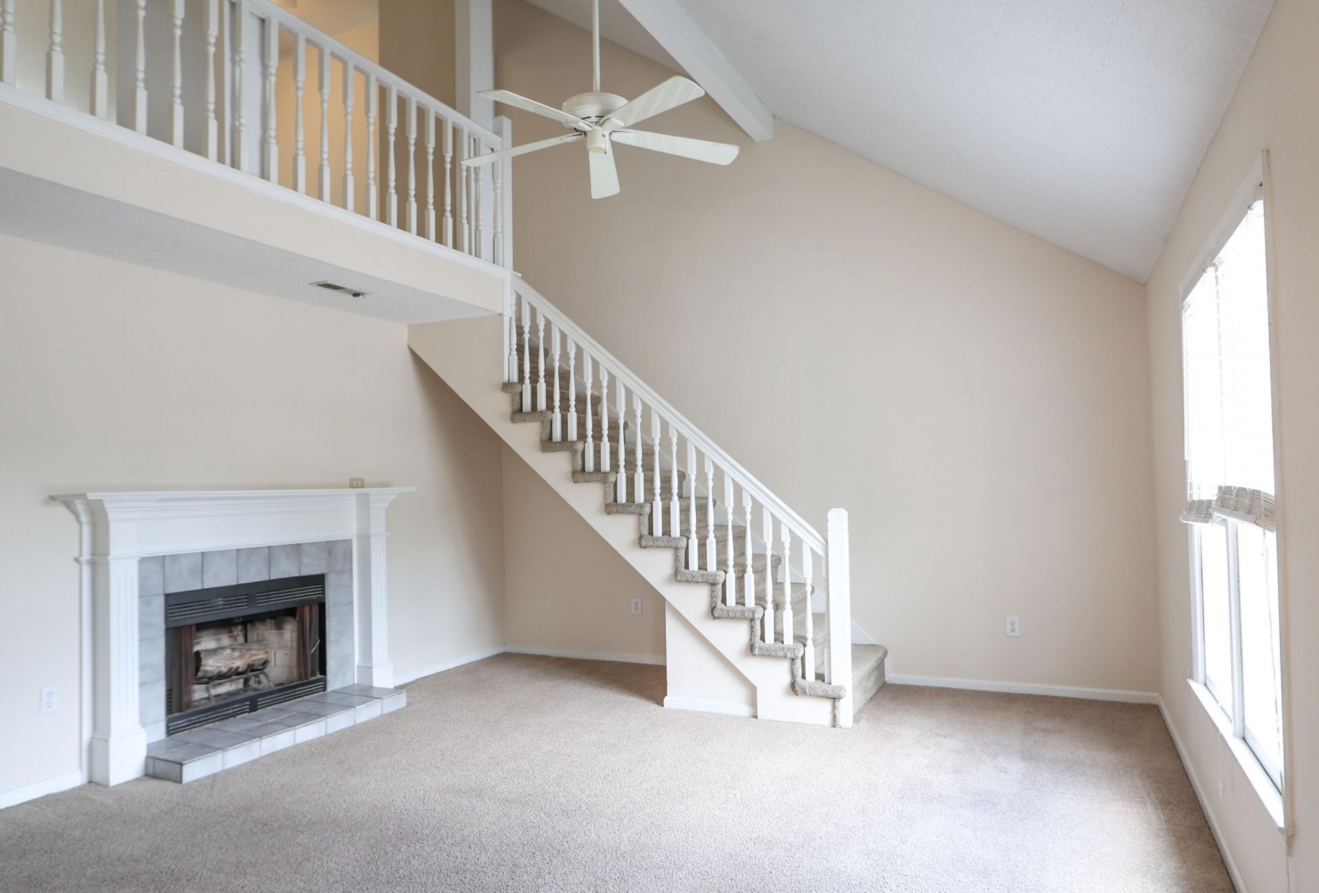 403 Sunnyside Way Photo 6