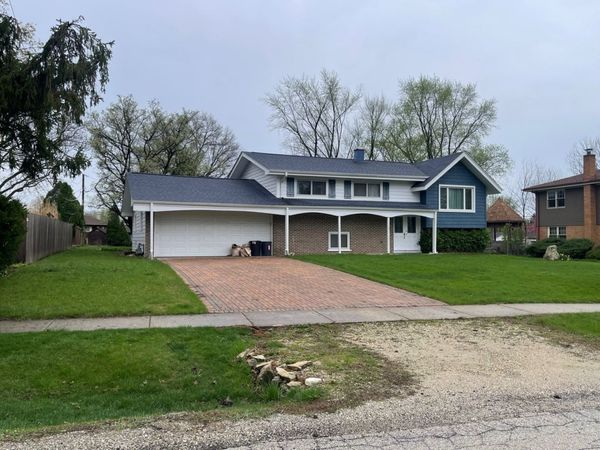 615 E Turner Avenue, Roselle, IL 60172