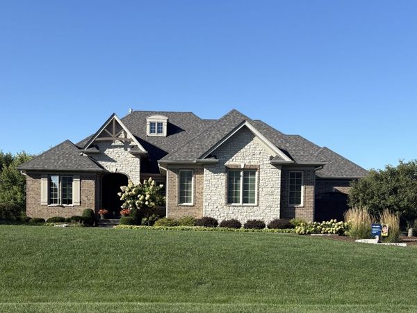 1854 W Forestview Drive , Sycamore, IL 60178