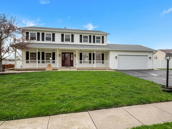 52 N Hickory Street , Cortland, IL 60112