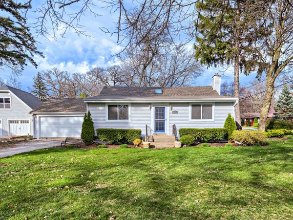 250 Beauteau Street , Lake Zurich, IL 60047