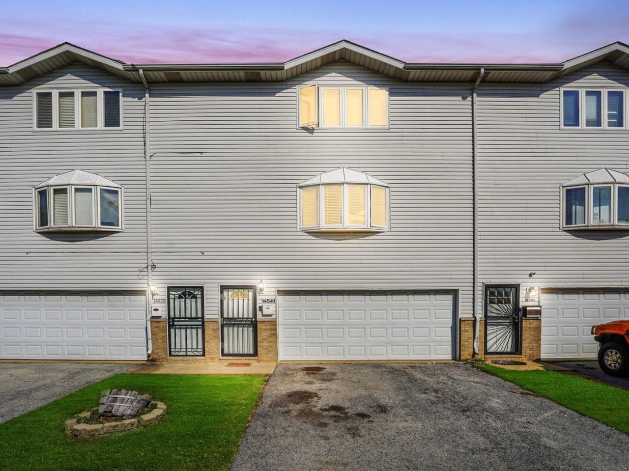 14541 S MARQUETTE Avenue , Burnham, IL 60633