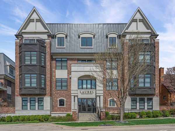 815 Laurel Avenue, Unit 403, Highland Park, IL 60035