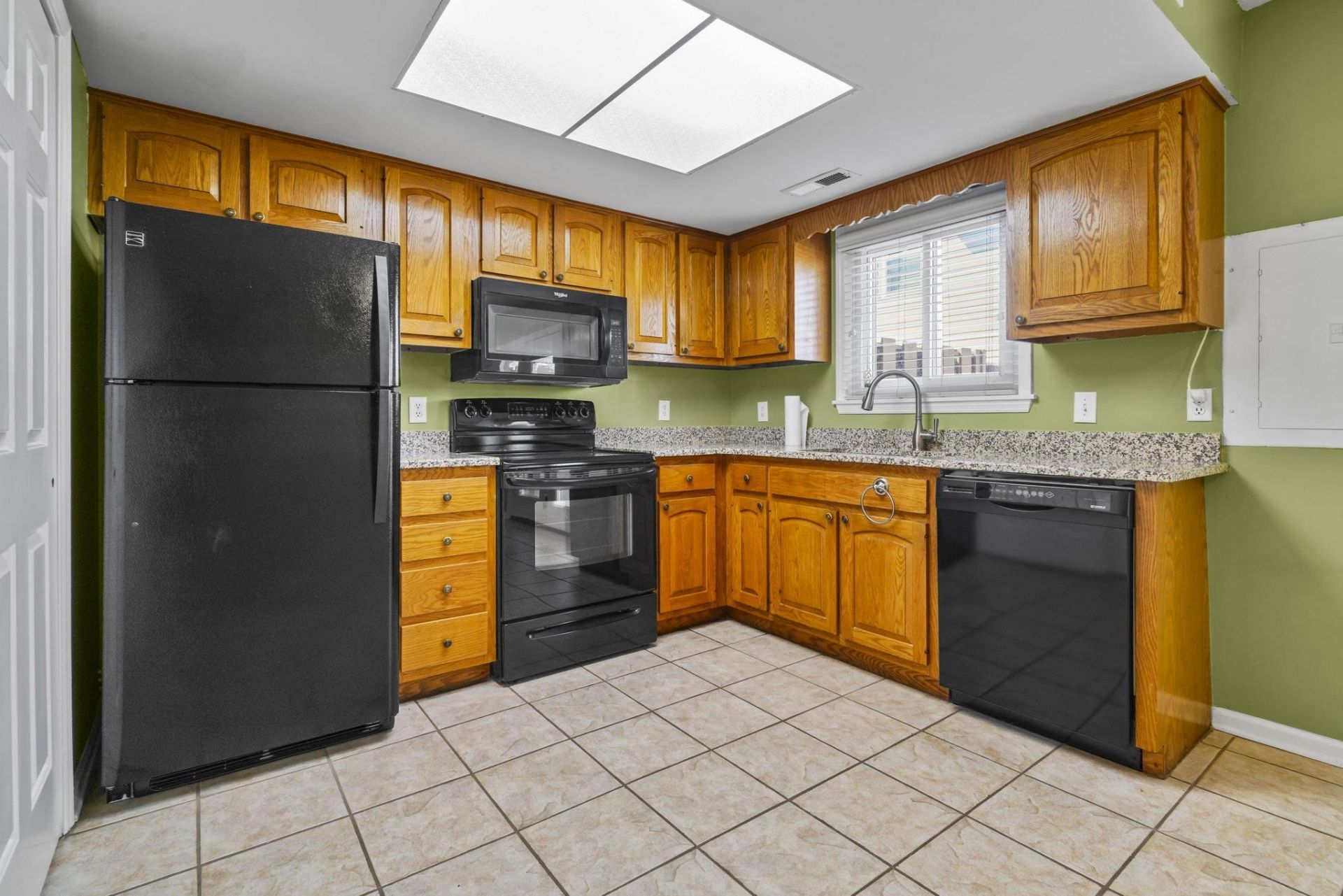 405 Hillside Dr. N Photo 10