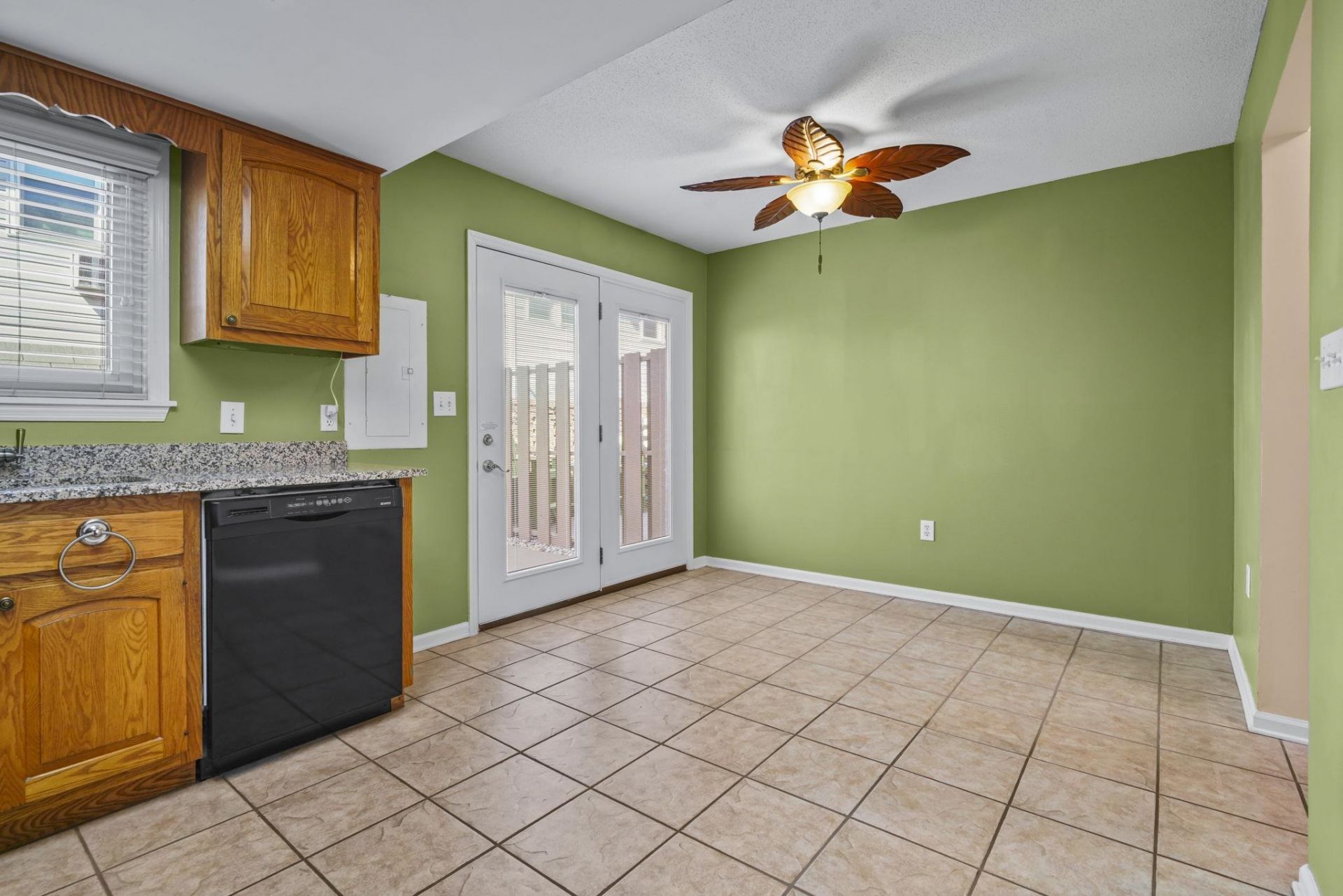 405 Hillside Dr. N Photo 15