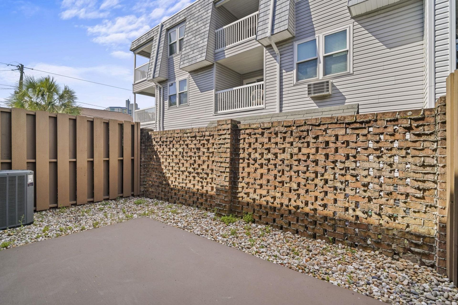 405 Hillside Dr. N Photo 16