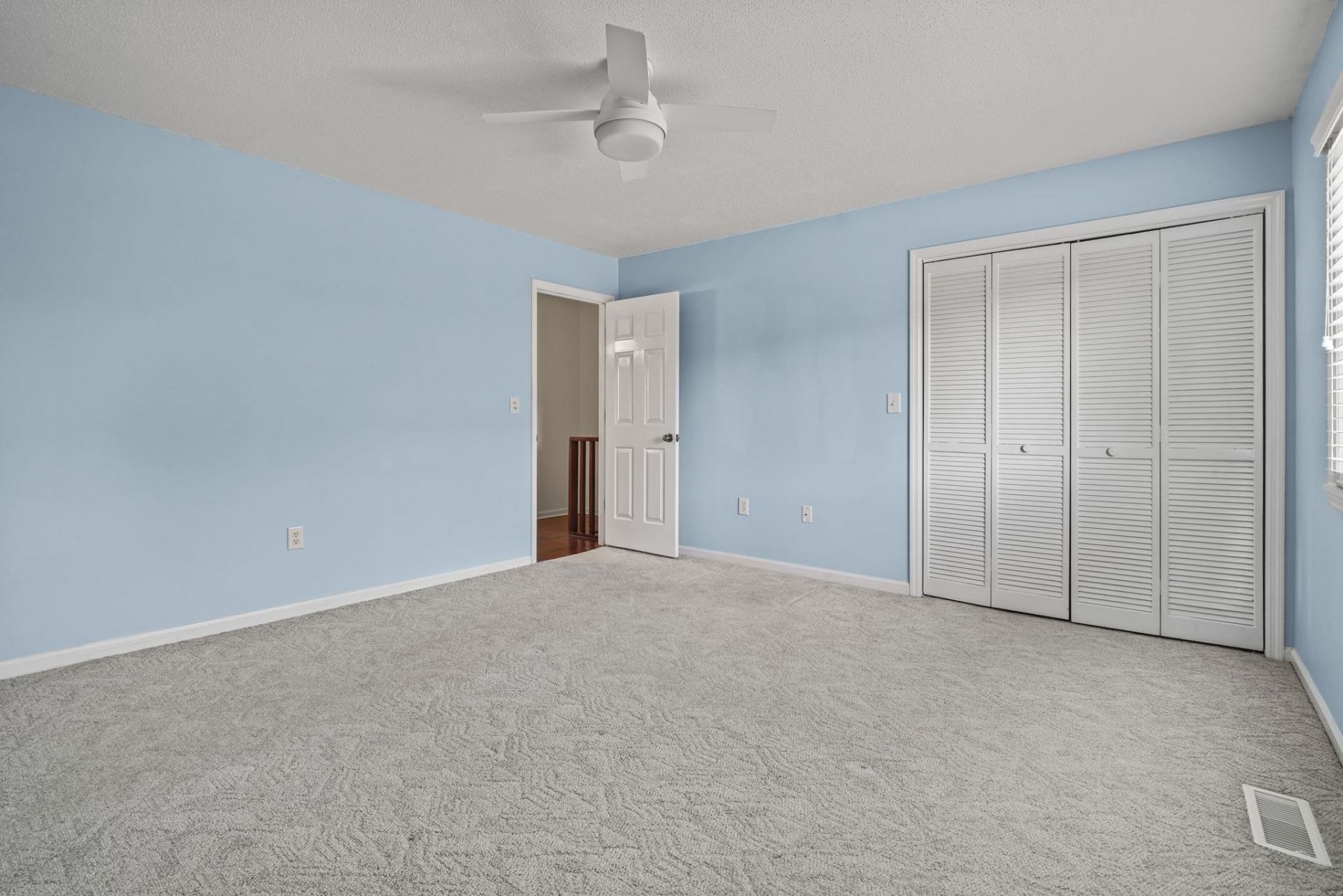 405 Hillside Dr. N Photo 21