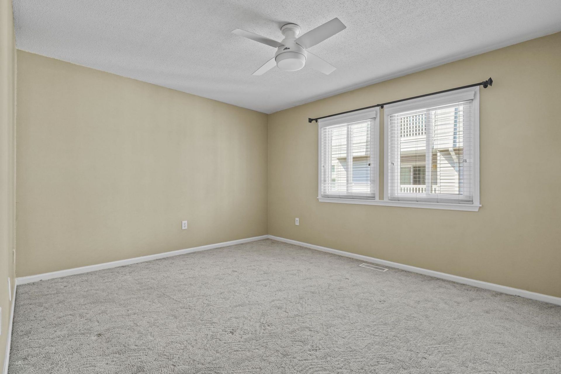 405 Hillside Dr. N Photo 23