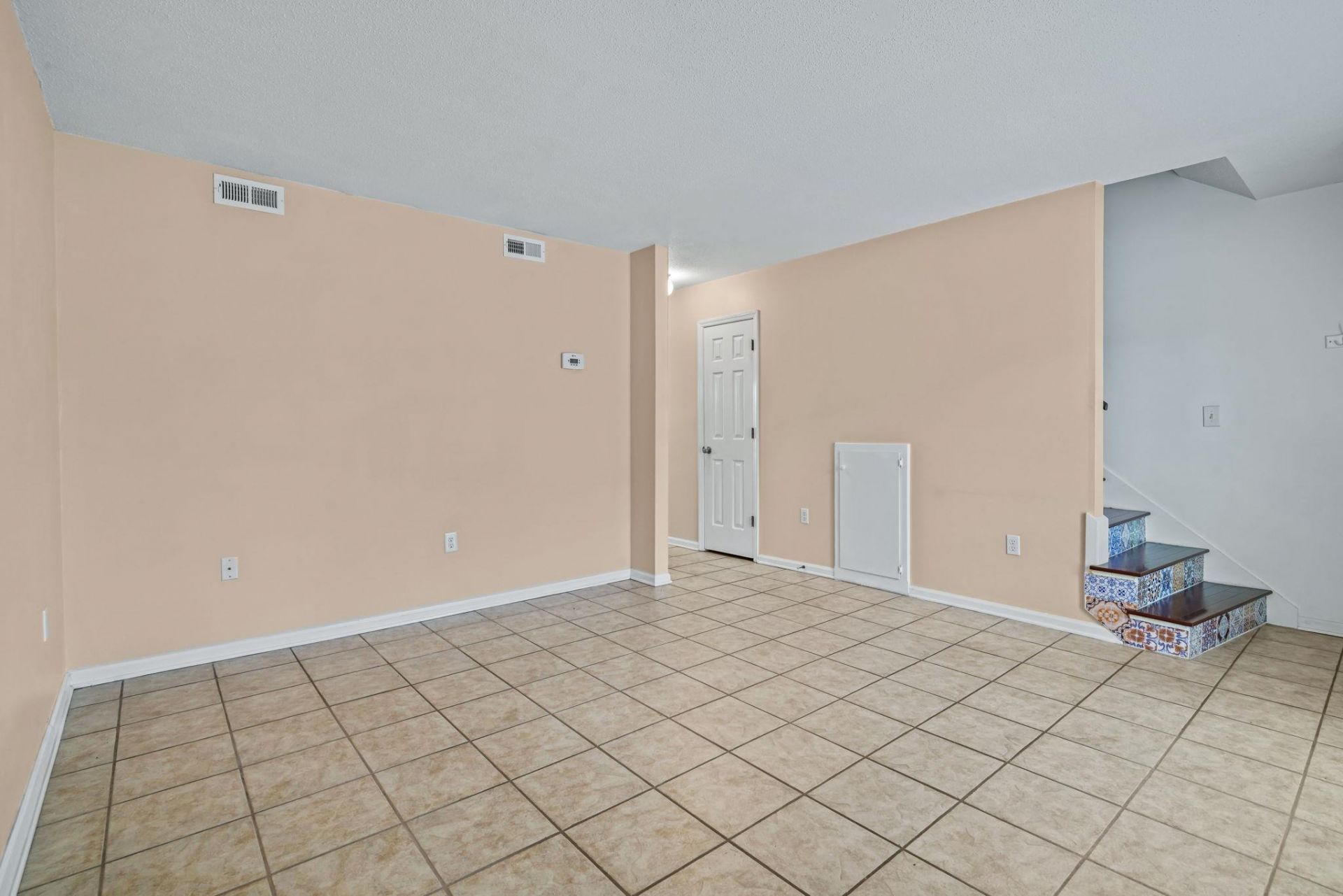 405 Hillside Dr. N Photo 4