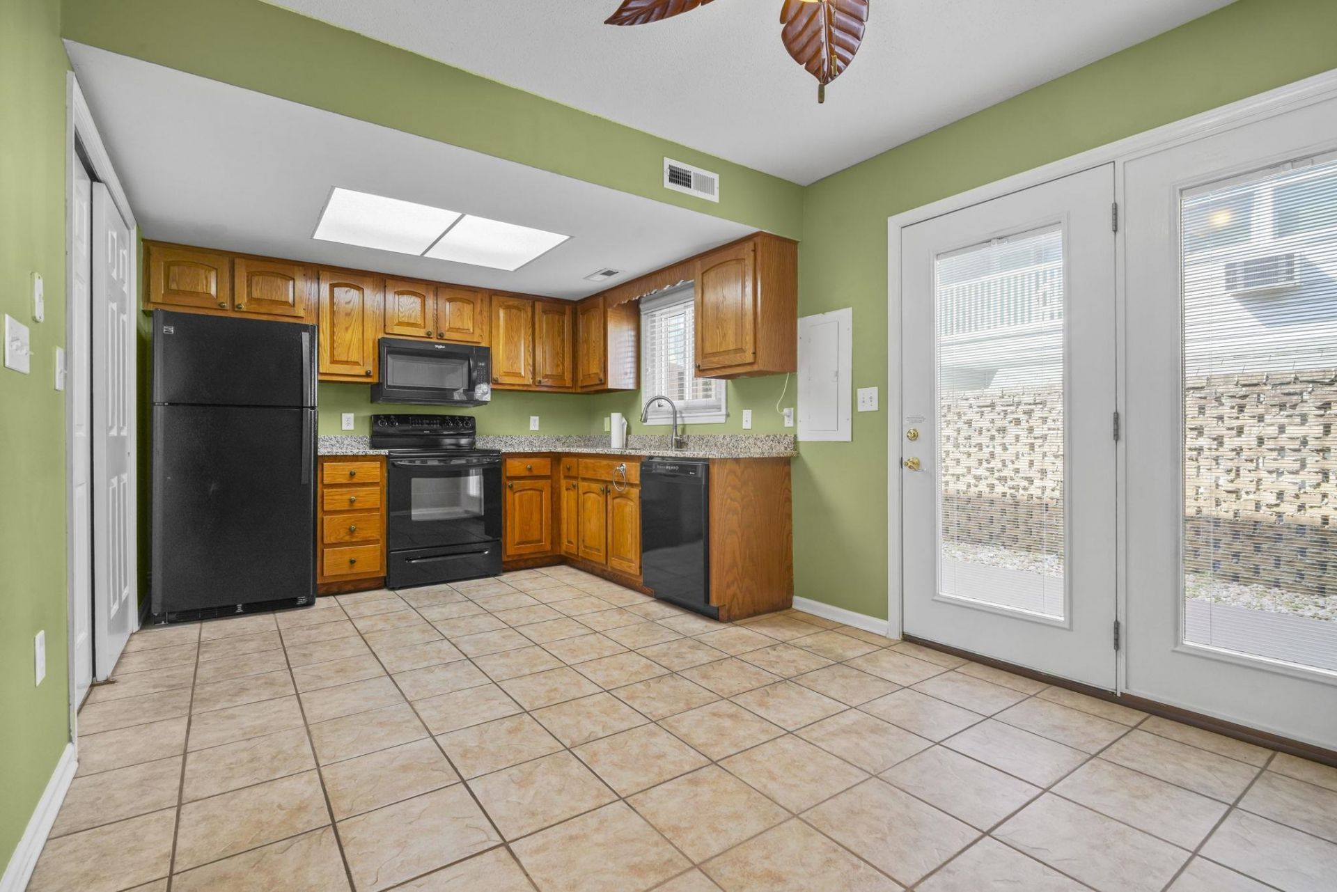 405 Hillside Dr. N Photo 7