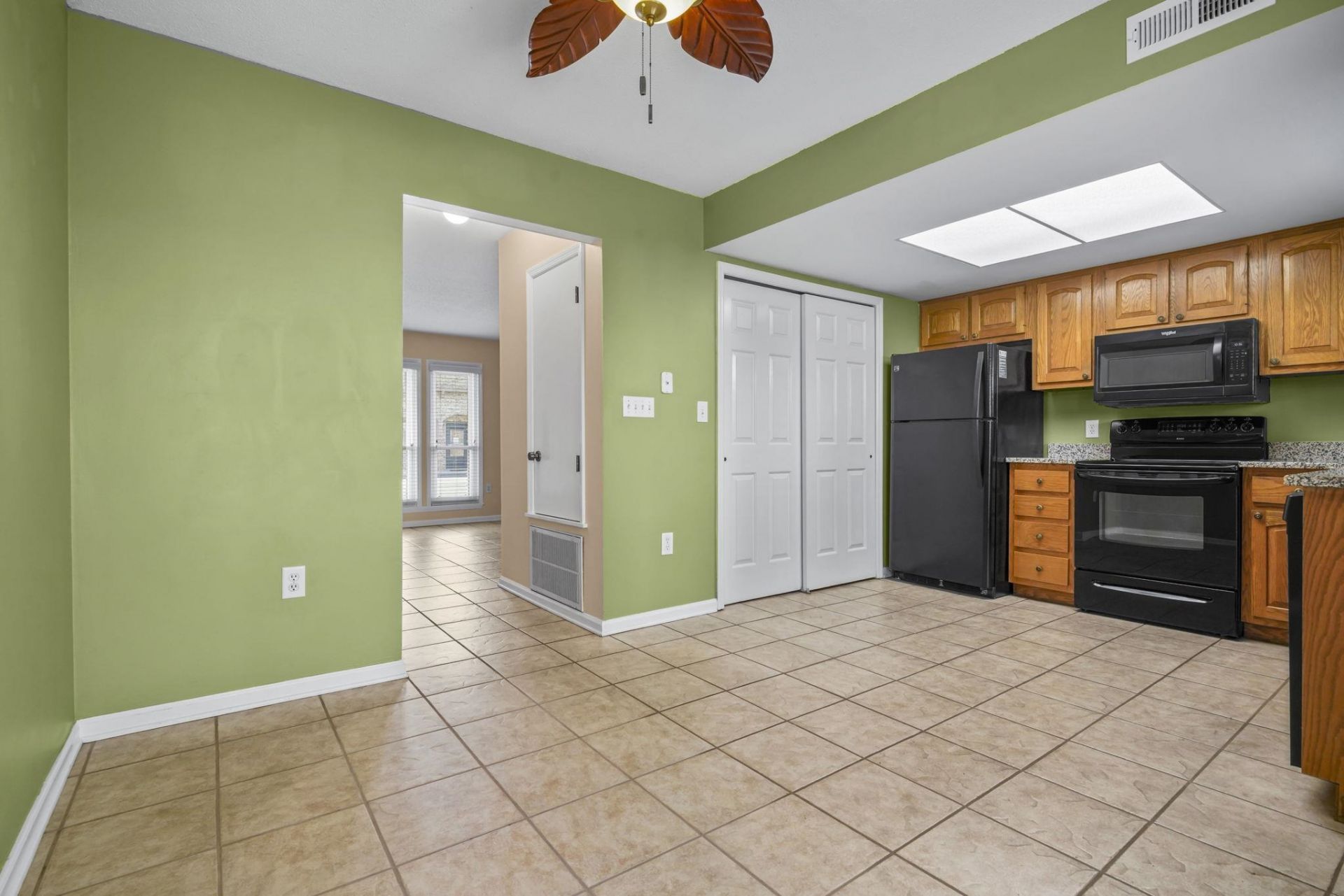 405 Hillside Dr. N Photo 8