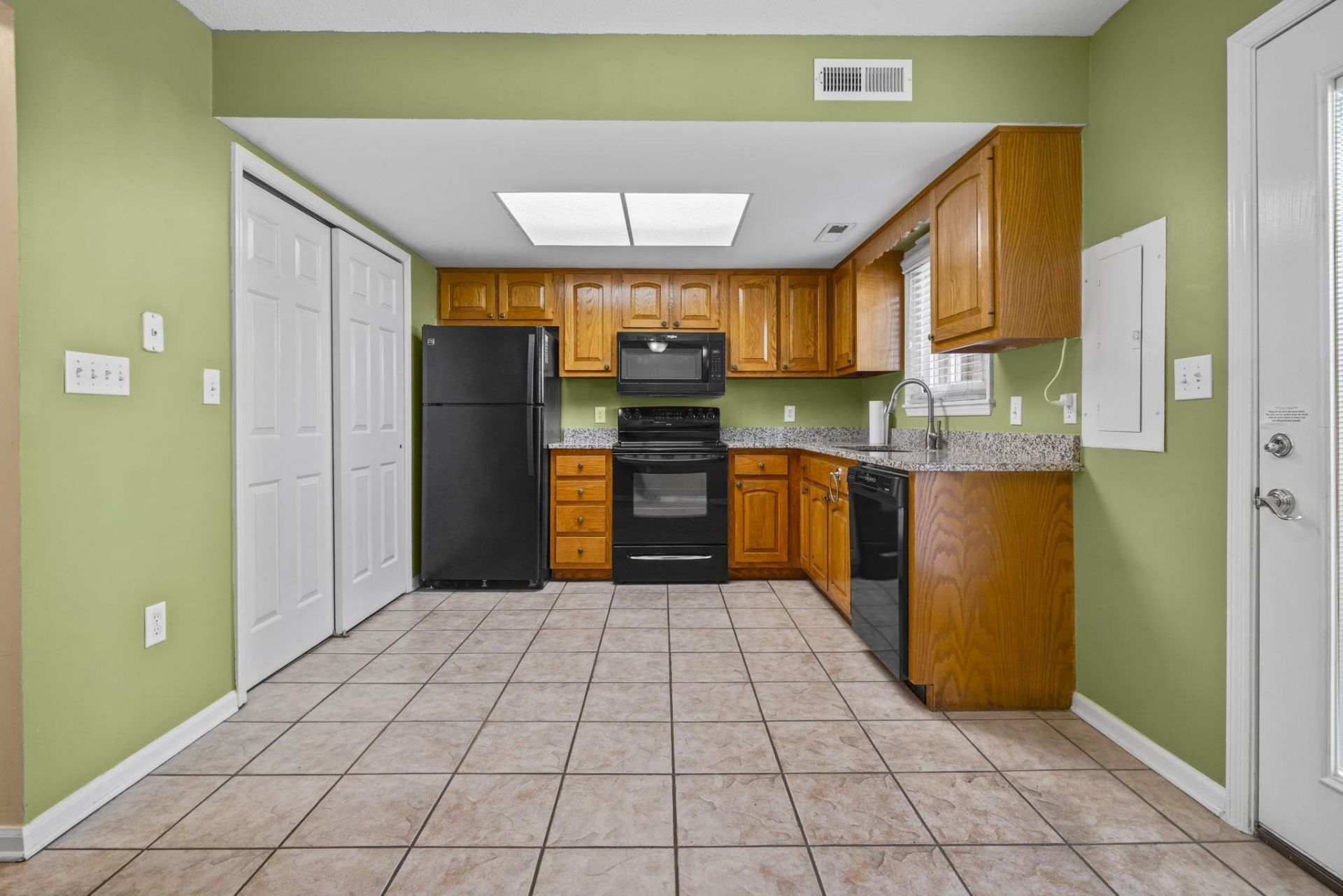 405 Hillside Dr. N Photo 9