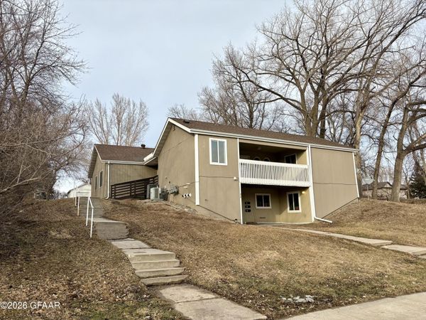 315 SUMMIT Avenue N, Crookston, MN 56716
