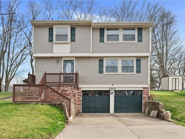 2203 Open Meadow Cir , Bridgeville, PA 15017