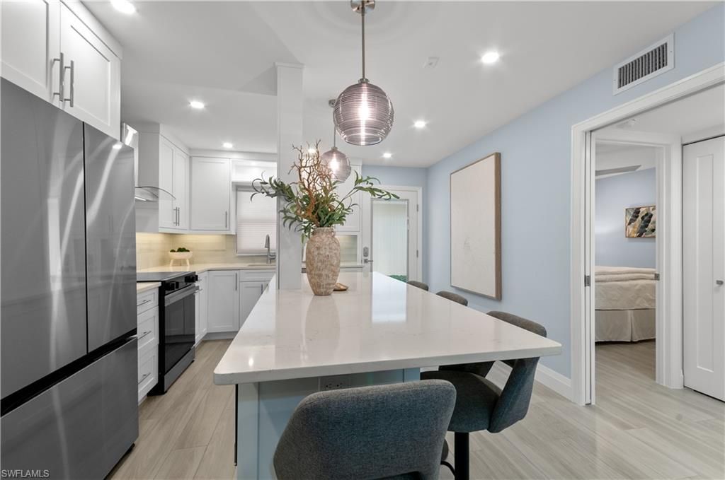 658 Broad Ave S, Unit J658, Naples, FL 34102 Photo