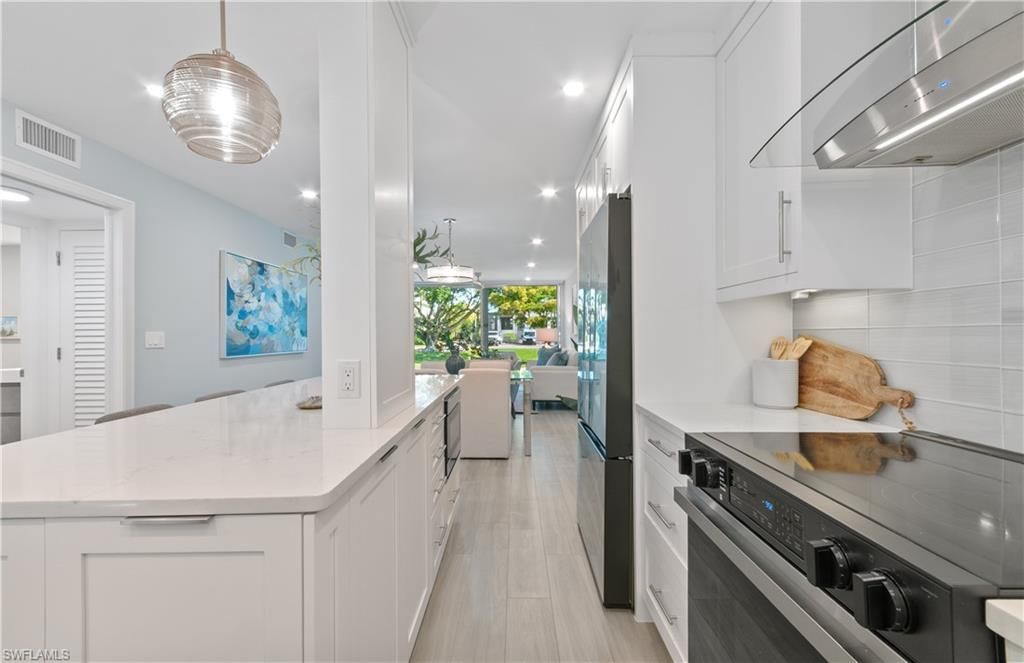 658 Broad Ave S, Unit J658, Naples, FL 34102 Photo