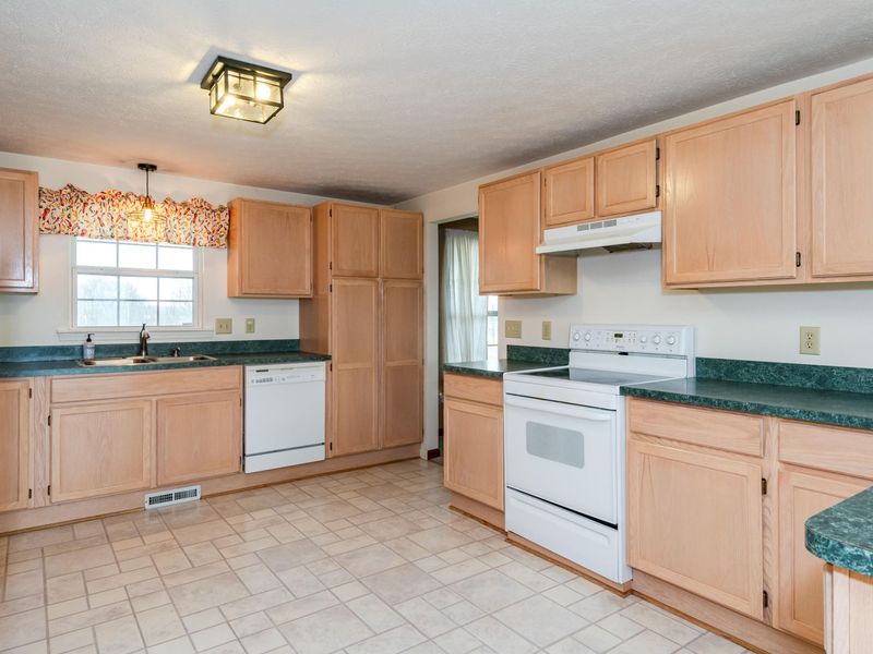 929 N Tecumseh Road, Springfield, OH 45504 Photo 9
