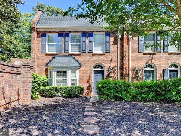 7111 Saint Charles Square, Roswell, GA 30075