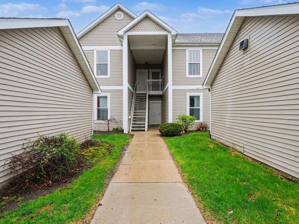 1492 Fox Pointe Circle, Ann Arbor, MI 48108